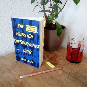 [Rezension] Über die Schattenseiten von öffentlicher Aufmerksamkeit: "Ein wirklich erstaunliches Ding" von Hank Green