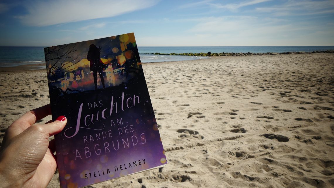 [Rezension] Ein Kurzroman mit Wucht und viel Inhalt: "Das Leuchten am Rande des Abgrunds" von Stella Delaney