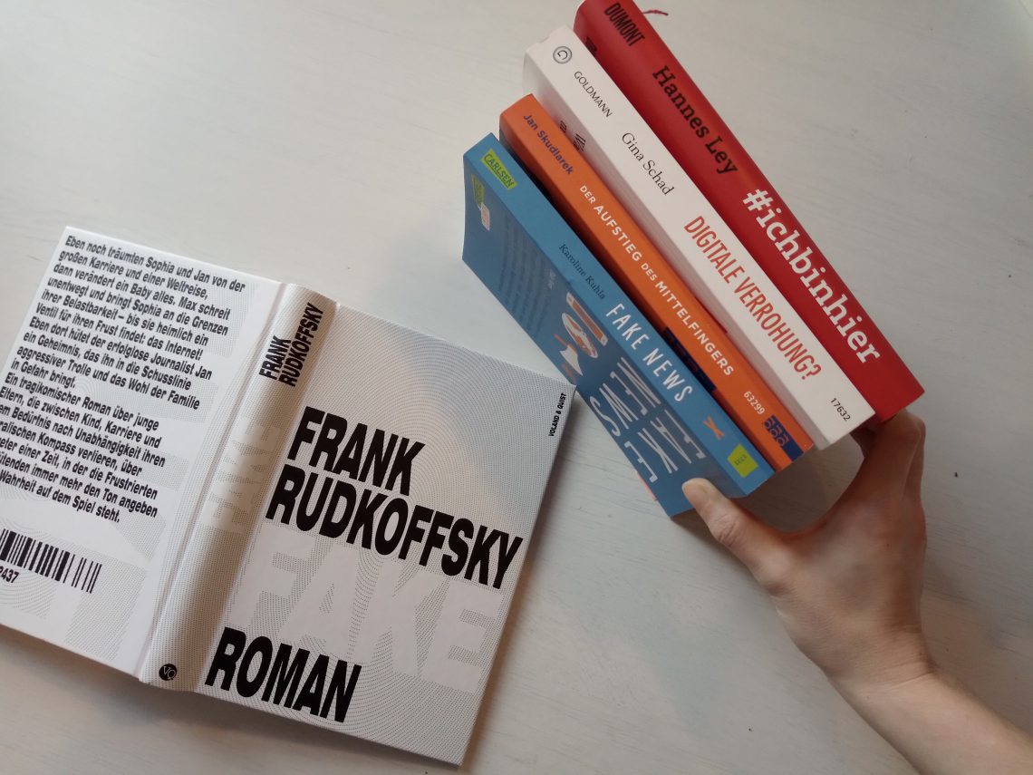 Macht und Ohnmacht im Netz: „Fake“ von Frank Rudkoffsky