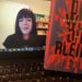 Mareike Fallwickl mit ihrem Buch "Die Wut, die bleibt" bei einer Online-Lesung